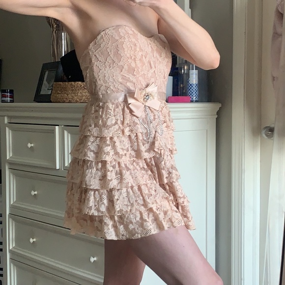 Strapless light pink/cream lace dress (size 10 Australian) - Picture 2 of 7